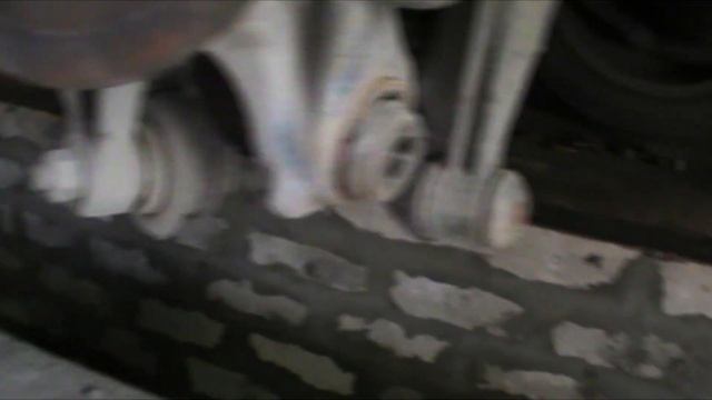 Ремонт задней подвески замена подшипника и сайлентблоков мерседес W124. Часть 1 смотреть онлайн