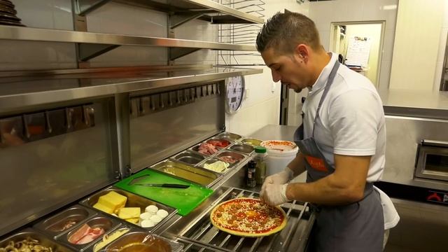 Nouveau four convoyeur Moretti Forni chez Lusitalia, le four idéal pour la cuisson de vos pizzas. смотреть онлайн