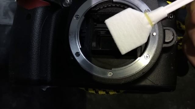 HOW TO PRO TIP: Cleaning your DSLR MIRROR *Caution! смотреть онлайн