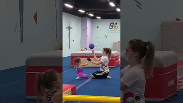 #shorts Шпагат с Настей Кош. Как проходят тренировки у Анютки? смотреть онлайн