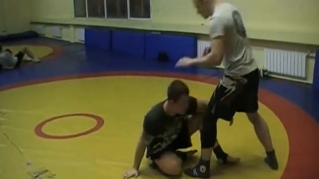 Что делать, если тебя уронили на спину смотреть онлайн