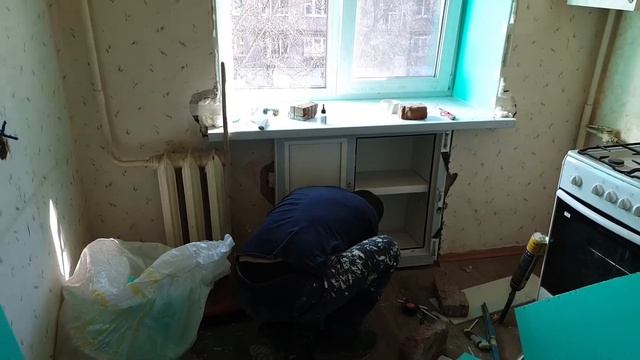 Установка дверцы на хрущевский холодильник