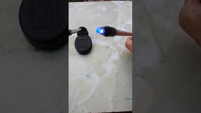 светодиодные фонарики заряжаются от света смотреть онлайн