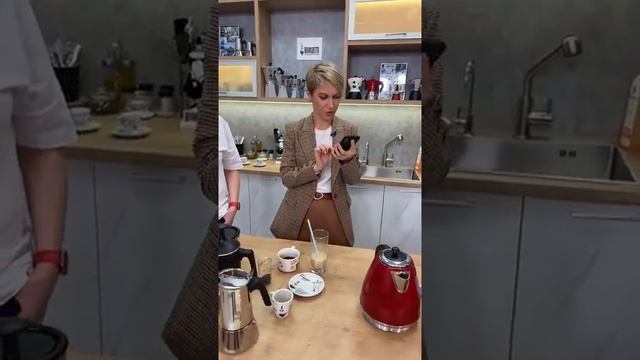 «Buona Sera Bialetti» — Гейзерные кофеварки! смотреть онлайн