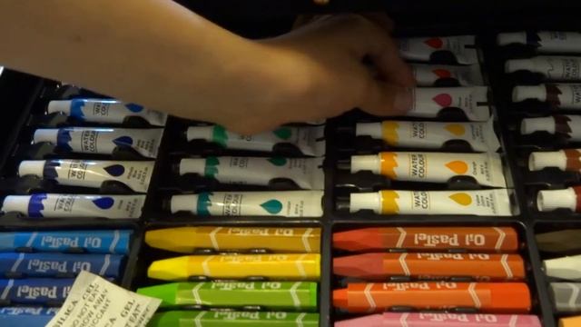Открываем два популярных набора для рисования/Чемоданчик *145 предметов и световой планшет. смотреть онлайн