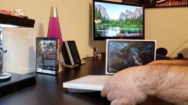 Apple Ipad Pro 11 unboxing with Smart Cover in White Part 1 смотреть онлайн