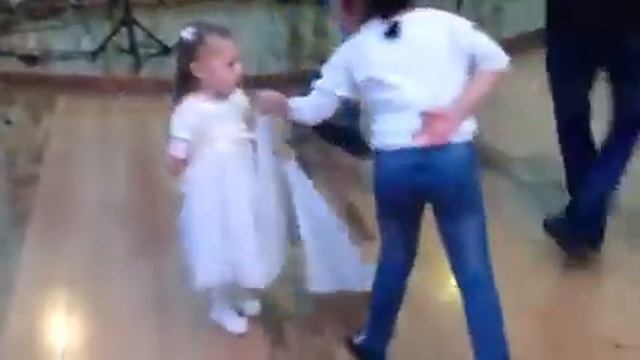 Камилла танцует лезгинку смотреть онлайн
