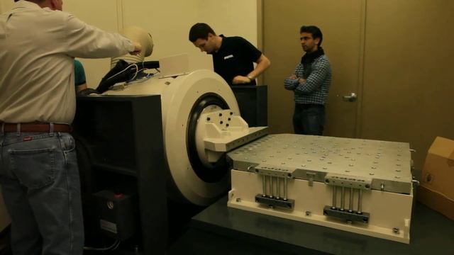 Простая и удобная синхронизация вибростенда с горизонтальным столом смотреть онлайн