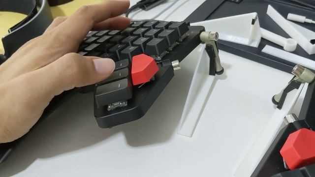 Moonlander tent mode thumb cluster stabilizer смотреть онлайн