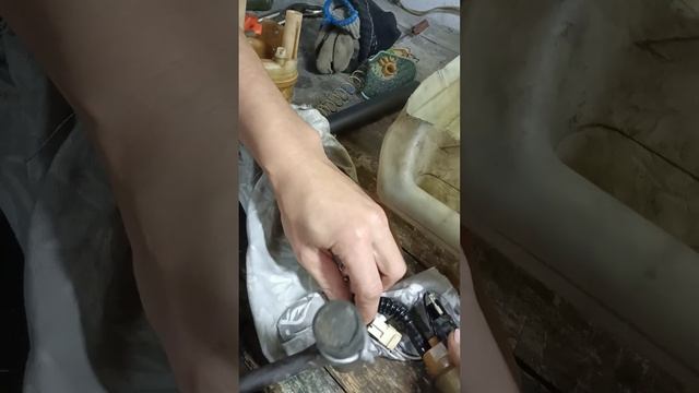 замена топливного фильтра Рено Логан- 4ч. смотреть онлайн