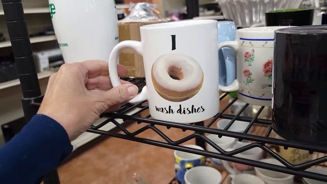 It Was an Emergency - Thrift With Me at Goodwill Las Vegas - Thrifting with the Niche Lady смотреть онлайн