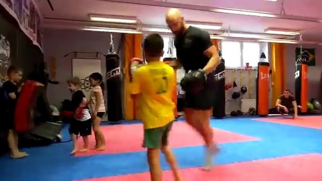 Челлендж Тренировка ударная техника MMA .малинкий узбек в деле смотреть онлайн