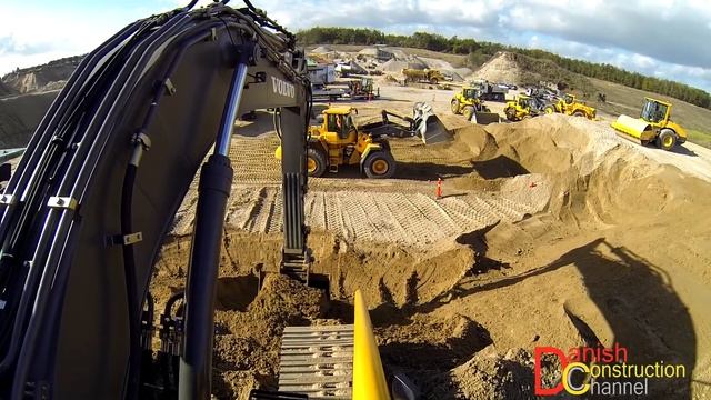 New Volvo EC380E Excavator Test Drive: Outside View смотреть онлайн