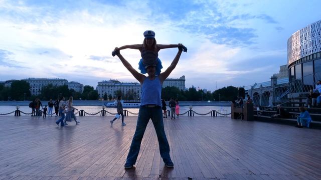 2022-08-20 19-44 (11) VicIVA + ValeSTAR Dancing acro Exhibition Горького парк диско Движение DJ Dim смотреть онлайн