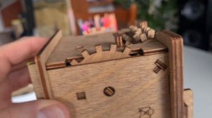 CLUEBOX (escape room in a box) by iDventure