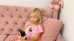 СОФИЯ СОБРАЛА ГОРКУ ДЛЯ МАЛЕНЬКОЙ СЕСТРЫ. СОФУНЬЯ ШАЛУНЬЯ