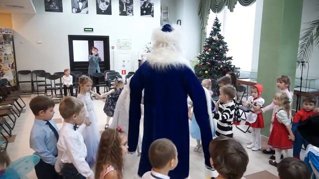 Новогодний праздник для групп раннего музыкального развития - "Здравствуй Дед Мороз" смотреть онлайн