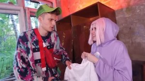 В ЭТОМ ДОМЕ ЖИВЕТ БАБКА ГРЭННИ в РЕАЛЬНОЙ ЖИЗНИ !