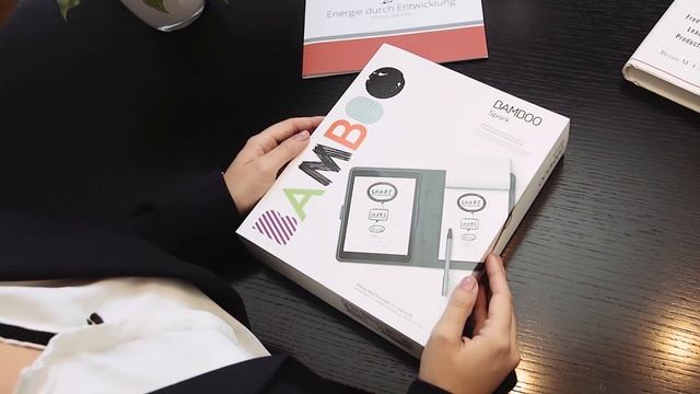 Management Consultant uses the Bamboo Spark for the first time смотреть онлайн