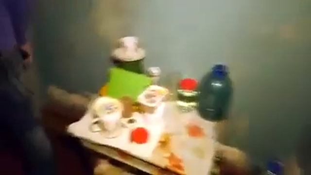 Ворвались в квартиру бабушки и опечатали за неуплату коммунальных услуг смотреть онлайн