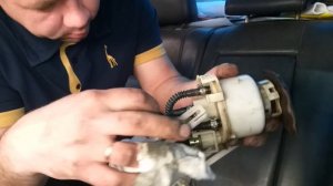 Mazda 6 GG Как заменить бензонасос / Mazda 6 GG How to replace the gas pump