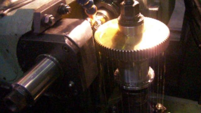 Обработка шестерен для токарных станков на зубообрабатывающем станке 5322 смотреть онлайн