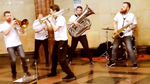 Ленинград - На лабутенах (Brevis Brass Band Cover) смотреть онлайн