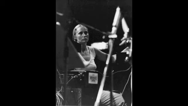 Mwendo Dawa 1980 from LP "Mwendo Dawa 80" смотреть онлайн