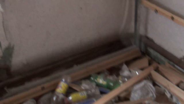 На ул Грушевского 1, в Василькове, под окнами Сабова , свалка! смотреть онлайн