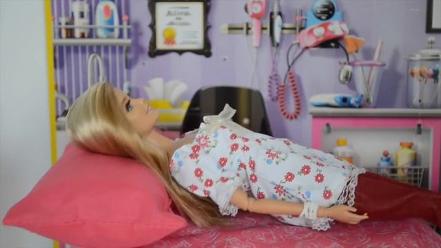 Барби Летисия выходит из Больницы и идет Домой С Пьет!!! На Русском [Часть 52] Totot ty смотреть онлайн