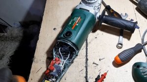 Новая болгарка DWT не включается -  ремонт.