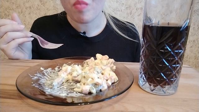 АСМР Итинг салат ОЛИВЬЕ / ASMR Russian Salad OLIVIER (EATING SOUNDS)| LUBS-ASMR