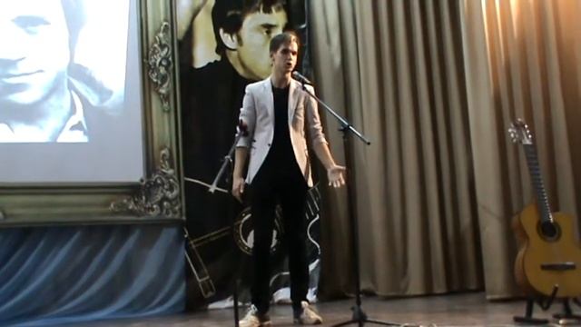 "На братских могилах" - стихи Владимира Высоцкого читает Андрей Зверев смотреть онлайн