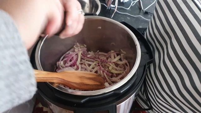 Caramelized onions #caramelizedonions #onions #homemade #instapot #instapotrecipes смотреть онлайн