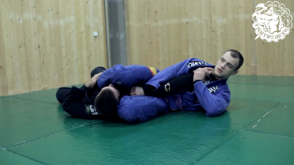 Школа БДД. Урок 38. Выход из закрытого гарда на рычаг локтя смотреть онлайн