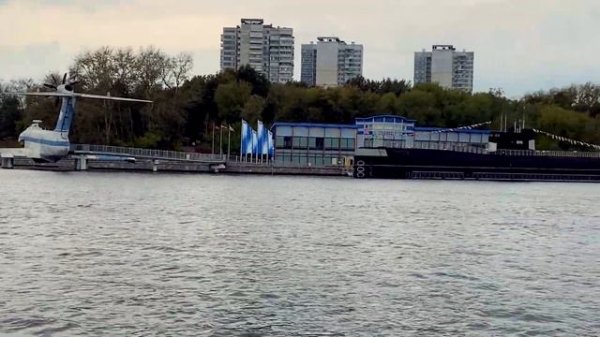 Обзор Sea Ray 215