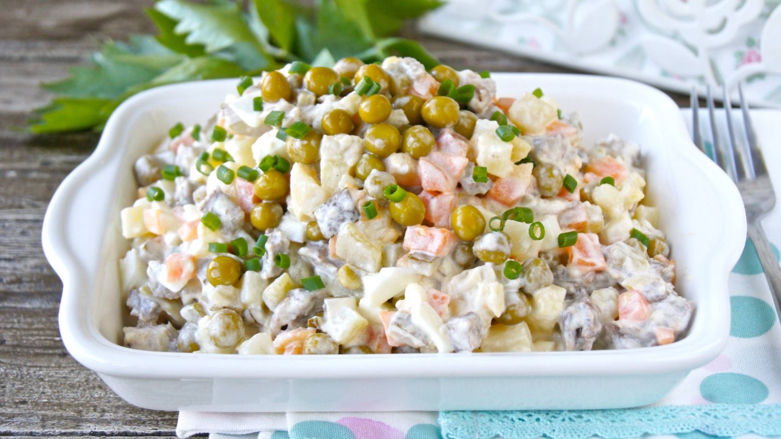 🍲 Салат «Оливье» с говядиной — классический рецепт на праздничный стол и не только смотреть онлайн