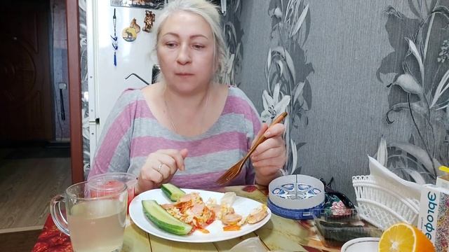 MUKBANG/ЯИЧНИЦА С ПОМИДОРОМ,ПЕРЧИКОМ И КОЛБАСКОЙ?????????
