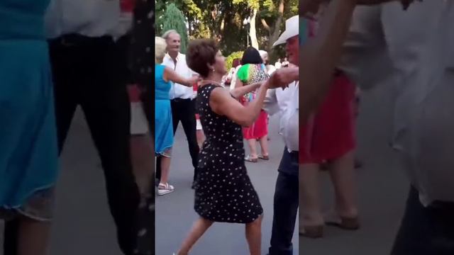 ГОРИТ КАЛИНЫ ЦВЕТ! смотреть онлайн