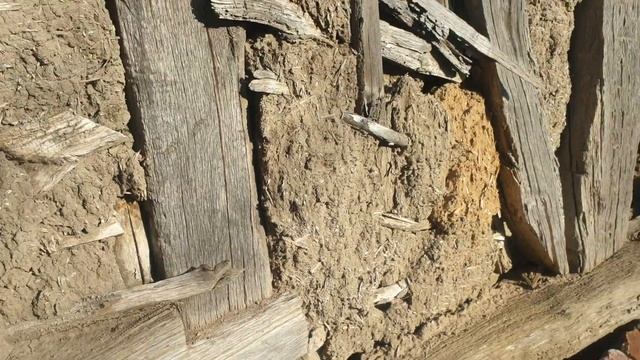 Старый дом из глины и соломы. Около 110 лет. Сербия. смотреть онлайн