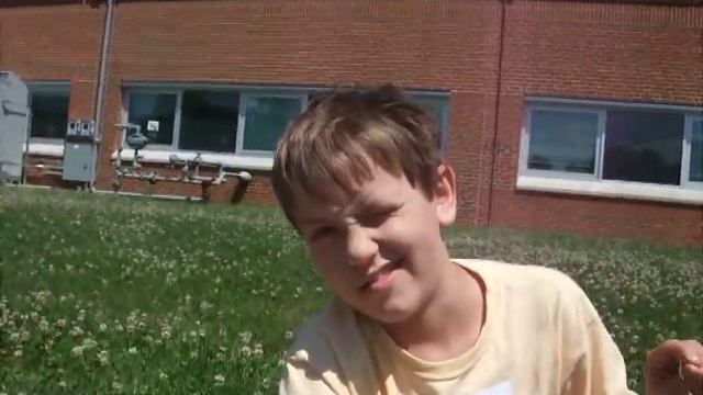 Привет бабушке, дедушке и тете в Украине! смотреть онлайн