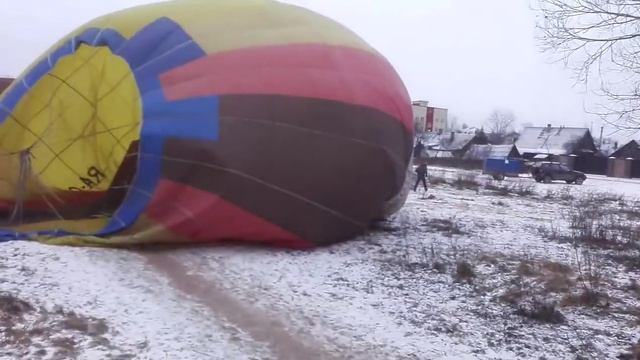 Воздушный шар сел во дворе смотреть онлайн