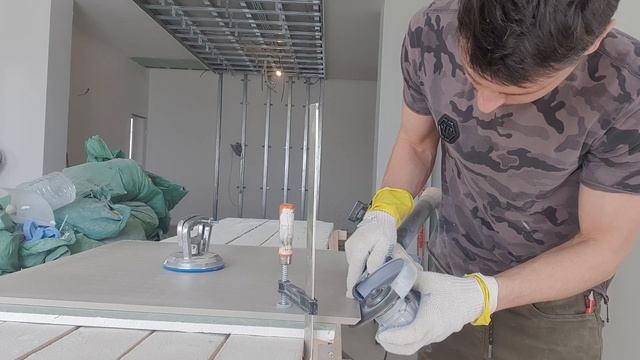 Электрический плиткорез на свалку ! Запил угла плитки под 45 градусов вручную. ФАК модернизированны смотреть онлайн