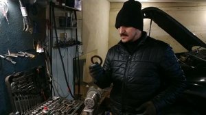 Сняли передний кардан, шарнир Гука, сальник редуктора W163  Мерседес ML