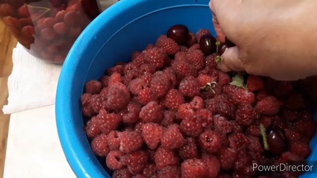 Бегу собирать малину у соседа.Ох и вкусная! смотреть онлайн