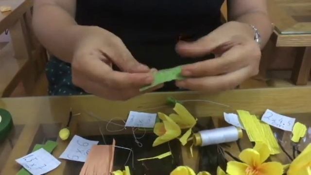 Hướng dẫn làm HOA MAI bằng giấy nhún đơn giản смотреть онлайн