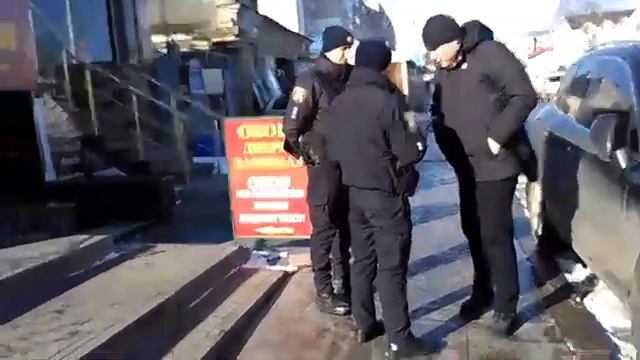 Николаевские патрульные наводили порядок на Центральном рынке смотреть онлайн