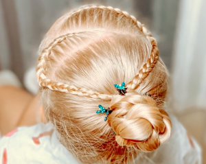 Как сделать пучок на длинные волосы | Прически девочкам в садик