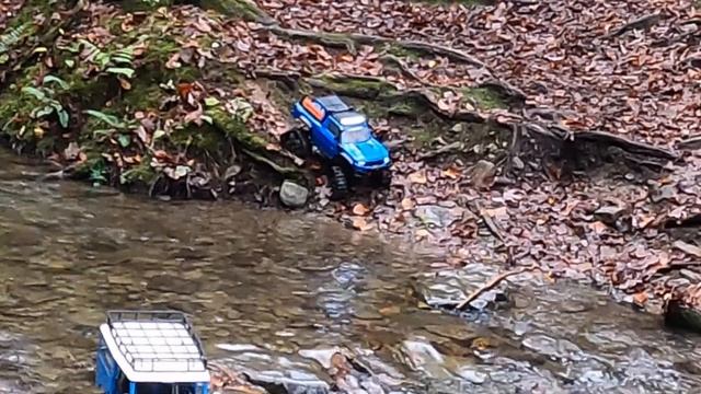 TWO AWESOME CRAWLERS TRAXXAS TRX4 4x4 & FMS TOYOTA FJ40 1/10 SCALE #rctruck #crawler #offroad смотреть онлайн