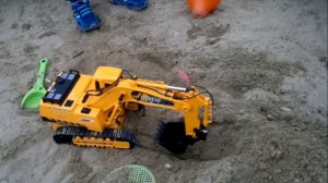 Экскаватор копает!!!  JAMARA RC Toys building   Jamatic Funktionsbagger 2,4GHZ